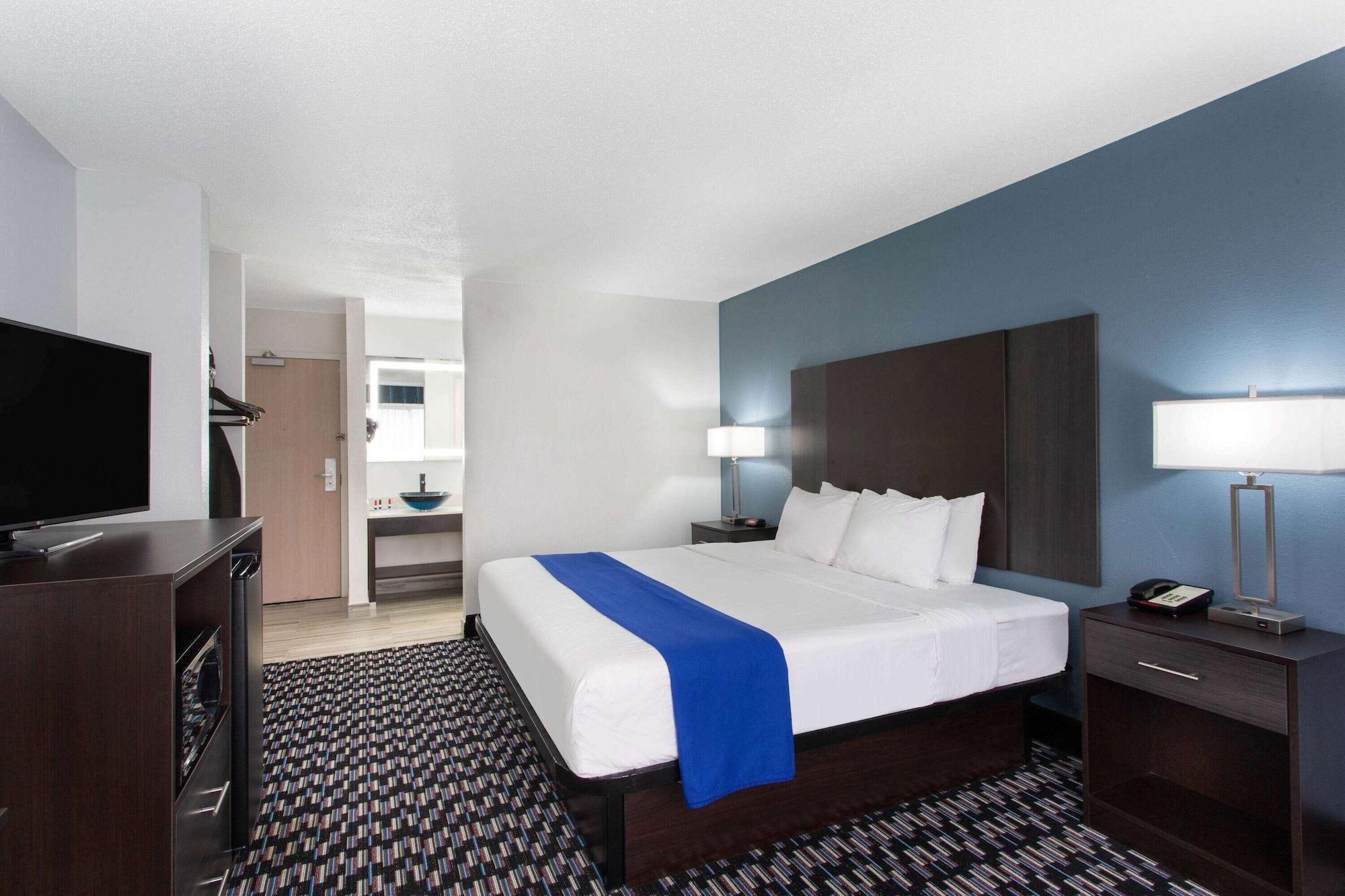 Baymont By Wyndham Charlotte University Dış mekan fotoğraf